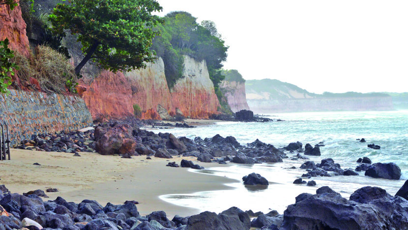 Após chuvas, Praia de Pipa registra novo caso de deslizamento de falésia