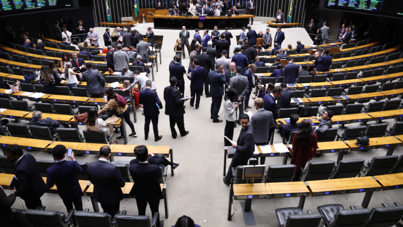 Governo propõe orçamento participativo com uso de emendas parlamentares