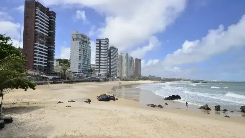 Boletim aponta três trechos impróprios para banho na Grande Natal; veja quais