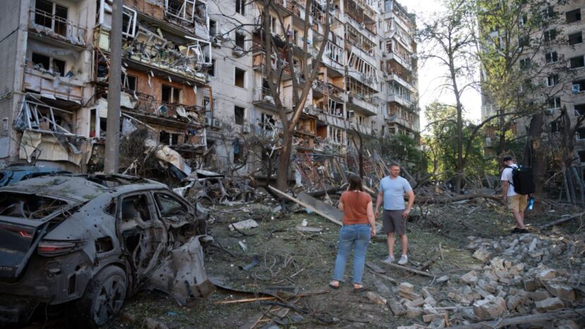 Ataque russo devasta Kiev e mata 20