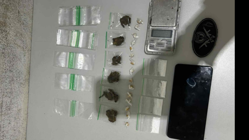 Adolescente é apreendido com drogas, balança de precisão e motocicletas na Zona Norte de Natal